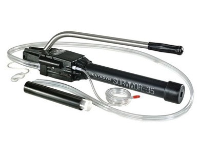 The most widely-used emergency desalinator. This desalinator produces up to 4.5 liters per hour. That's enough water for multiple person liferafts.